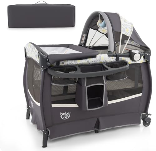 GOPLUS Cuna de Viaje Portátil, Cuna Bebe Plegable con Techo Ajustable, Colchón, Cambiador, Estante, Juguetes, Caja de Música, Ruedas Bloqueables y Bolsa de Transporte, para 0-3 años (Gris-Blanco)