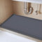 Tapete para debajo del fregadero con diseño único de agujero de drenaje, tapete de silicona de 34 x 22 pulgadas para debajo del fregadero de la cocina, tiene capacidad para 3.3 galones de líquido,