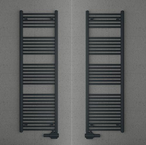 MCHeat Premium Badheizkörper - Handtuchwärmer mit flexiblem Anschluss Links/Rechts - weiss/anthrazit - Moderne Badheizung mit Mittelanschluss (Anthrazit (RAL 7016), 50 * 120 cm)