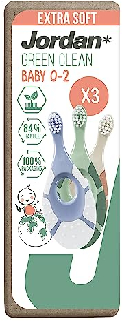 Jordan ® | Step 1 Green Clean | Nachhaltige Babyzahnbürste für das Alter von 0-2 Jahren | Extra weiche Borsten auf Biobasis, 84% recycelter Griff, weicher Beißring | 3er-Pack