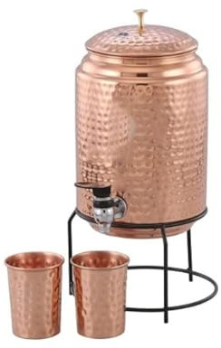 Lalit Kishori Dispenser d'acqua in rame martellato, 5 litri, per benefici ayurvedici per la salute, con 2 bicchieri di rame (300 ml) e supporto