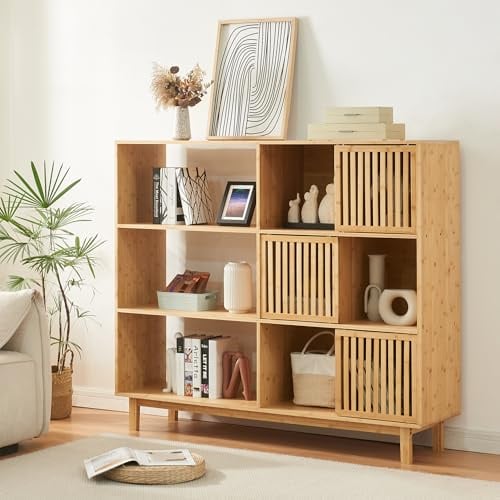 [en.casa] Bambus Bücherregal Ypäjä Standregal 9 Ablagefächer 128 x 147 x 39 cm Mehrzweckregal mit 3 dekorativen Schiebetüren für Wohnzimmer Büro