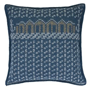 ÖJBRO VANTFABRIK Skaftö Marin“ gewebte Dekokissen-Bezug Wollkissenhülle 50x50 cm Kissenbezug für Zierkissen Schafwolle Folklore Deko-Kissenhülle für Kissen blau/grau/beige