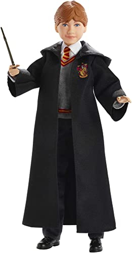 Mattel Harry Potter - Ron Weasley Sammlerpuppe (ca. 26 cm) mit Hogwarts-Uniform, Gryffindor-Robe und Zauberstab, Spielzeug ab 6 Jahren FYM52