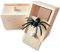 Original Cup® - Spider Prank Spinnenüberraschungsbox - 100% aus Holz entworfen und handgefertigt - Lustige Geschenkidee Kinder Erwachsene - Spiel und Spielzeug Scherzartikel für Halloween.