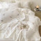 Sedefen Feuille de Lotus Housse de Couette 240x260cm Broderies Fleurs + 2 taies d'oreiller 65x65cm Ado Fille Adulte Blanc Rose Volants Romantique Parure de Lit 2 Personnes Avez Fermeture Éclair