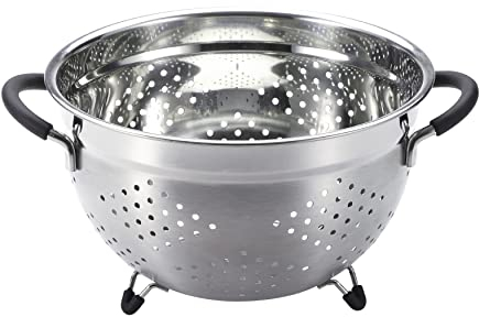 MasterPro Foodies | Scolapasta da Cucina con Manici e Gambe in Silicone | Diametro 24 cm | Fabbricato in Acciaio Inossidabile | Molto Resistente e Pulizia Facile | Scolapasta Rapido Drenaggio