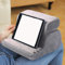 MZSX Supporto cuscino per tablet, Supporto pieghevole per iPad per grembo, letto e scrivania, Cuscino ipad Letto con Tasca e Supporto Stilo, per E-Reader, Libri, Porta Tablet da Letto per Divano