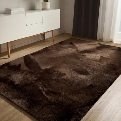 benuta Basic Kunstfaser Fellteppich Furry - Braun 200x290 cm - Weicher Wohnzimmerteppich - Anti-Rutsch-Rückseite - Waschbar - Für Fußbodenheizung geeignet