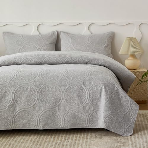 Simple&Opulence Quilted Bedspreads King Size-3 Pcs Soft Reversible Microfiber Bed Spread Coverlet,Floral Embossed Bed Throw Set with 2 Pillowcases for Bedroom Decor,240x260cm,Light Grey