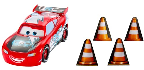 Mattel CARS - Saetta McQueen Corsa Globale Derapa e Sfreccia, veicolo con interruttore e 2 modalità rettilineo e sfreccia, 4 coni per realizzare la pista, giocattolo per bambini, 3+ anni, HXJ34