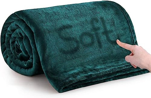 MOONLIGHT20015 Fleece Throw Blanket for Bed - Soft Cosy Fluffy Blankets for Sofa, 400 GSM Silk Touch Warm Double Throws for Audlts, Green Emerald, 150x200 Cm