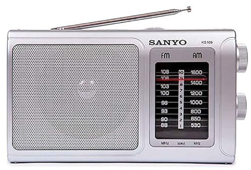 SANYO KS109P Radio Analógica Sobremesa Am/FM Red y Pilas. Color Plata