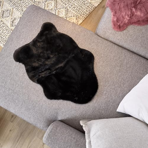 Astra Hochwertiger Kunstfell Teppich flauschig - Teppich Wohnzimmer - Hochflorteppich Lammfell Schaffell Accessoire - Dekofell 2er Set schwarz 40 x 60 cm