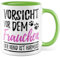 Tasse Hund Geschenk Vorsicht vor dem Frauchen - (der Hund ist harmlos) Kaffeetasse Hunde Dackel Hundemama Geschenkidee Hundepapa Herrchen Geschenke für Frauen Welpe Kaffee-Becher (Weiß/Grün)