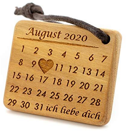 MenQ Kalender Datum Schlüsselanhänger aus Kirschholz personalisiert mit Gravur Wunschdatum Tag Monat Jahr Herzmarkierung Name Text Geschenk für Partner Jahrestag Hochzeit Verlobung Geburtstag
