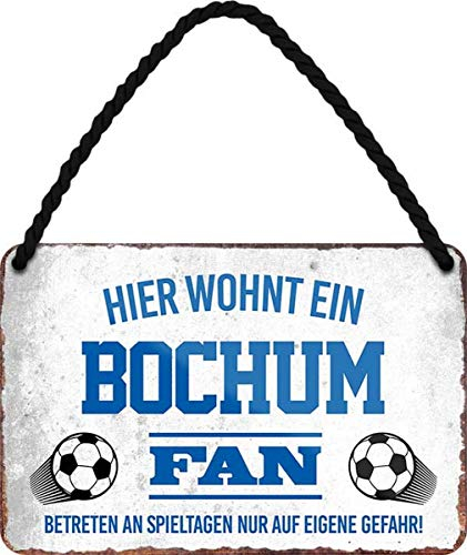 WOGEKA ART Retro Blechschild - Hier wohnt ein Bochum Fan Fußball - witziger Spruch Geschenk-Idee Geburtstag Weihnachten Dekoration 18x12 cm Vintage-Design Hänge-Schild Metall HS05