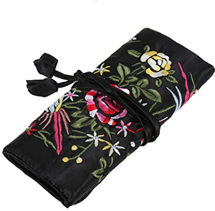 LIFKOME Bestickte Schmuckrolle aus Seide Satin mit Bindeband, Schwarz | Reise und Alltag, ein Großes Fach Plus 3 Reißverschlusstaschen, Traditionelles Blumenmuster