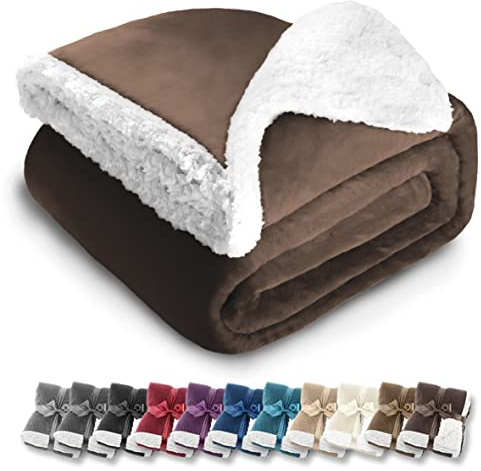 Gräfenstayn® Dicke Kuscheldecke flauschig & super weich - warme Sherpa-Fleecedecke in Lammfell-Optik als Wohndecke, Tagesdecke & Sofadecke - Überwurf Decke Sofa & Couch (Dunkelbraun 200x150)