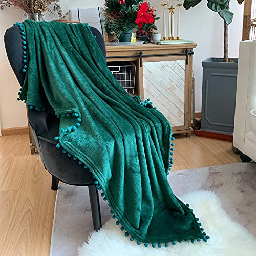 LOMAO Flanell Decke Pompoms Kuscheldecke Sofa Decken - Fleecedecke für Couch weich und warm, Wohndecke flauschig 150x200 cm als Sofadecke Couchdecke (Grün, 150 * 200CM)