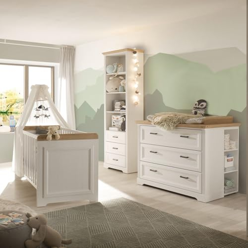 Babyzimmer Set 3-teilig, Gitterbett, Wickelkommode umbaubar zu Kommode, Standregal, Landhausstil, Pine weiß mit Eiche