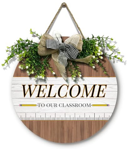 Dacawin Willkommensschild für Klassenzimmertür, Welcome to Our Classroom, Haustürschild mit Kranz, Lehrer, rundes hängendes Holzschild mit Schleife, Dekoration, Willkommensanfang, Wandschilder,