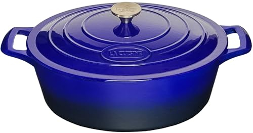 La Cuisine 6270 Cocotte ovale en fonte émaillée avec couvercle pour cocotte de 6,5 litres - 33 x 25 x 16 cm - Intérieur en émail blanc crème - Extérieur en émail bleu 2 tons