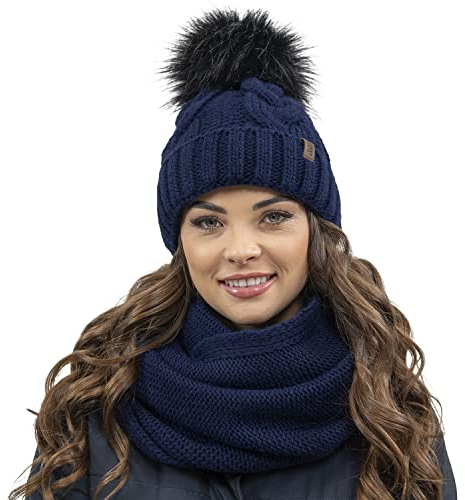 VIVISENCE Trendiger Damen Winter Set Aus Bommelmütze Und Loop-Schal Aus Wärmendem Garn Mit Innenfutter Aus Vlies Perfekte Passform Für Kalte Wintertage Modisches Design, Dunkelblau,Einheitsgröße