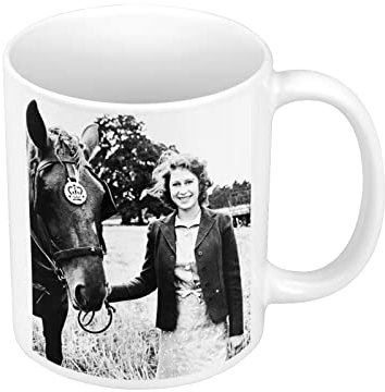 Keramische Becher 325ml Queen Elizabeth II Young Pose mit einem Pferd Königin von England Schwarz-Weiß Vintage