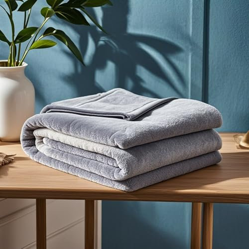 GOUTUI Couverture de Canapé 120 x 190 cm Ultra Douce et Duveteuse Plaid pour Canapé Polyester pour Chambre Canapé Voyage, Gris Clair