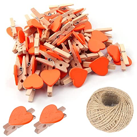 Lot de 50 mini pinces à linge en bois orange en forme de cœur avec cœur - 3 cm - Petites épingles à linge avec ficelle pour affichage de photos, bricolage, décoration de mariage et de fête prénatale