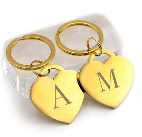 Lot de 2 Porte-clés personnalisés couple gravés initiales en cœur, cadeau porte clé Saint Valentin pendentif cadeau personnalisable rencontre, mariés, amoureux (Doré)