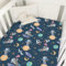 Babybettlaken mit Cartoon-Weltraum, Galaxie, Schiff, Astronaut, Babybettlaken, 132 x 71 cm, niedlicher Raumfahrer, Mond und Sterne, dehnbares Spannbetttuch für Kinderbett- und Kleinkindermatratzen
