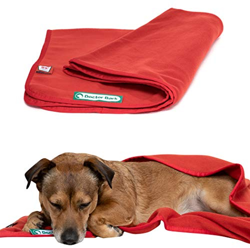 Doctor Bark | kuschelige Hundedecke waschbar bis 95°C, hygienische, weiche Fleecedecke für Sofa und Hundebett, Flauschige Haustierdecke - Made in Germany (L - 120x90 cm/Rot)