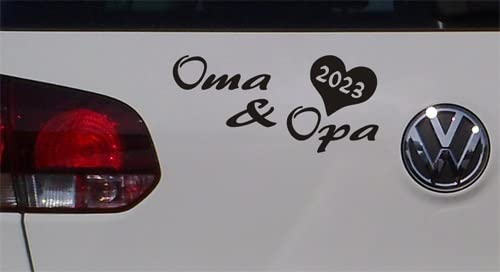 Baumgartner Oma & Opa 2023 Spruch Styling Auto Aufkleber Sticker Bomb Shocker Tuning Decal OEM Dub_SPR-033 (010 weiß)