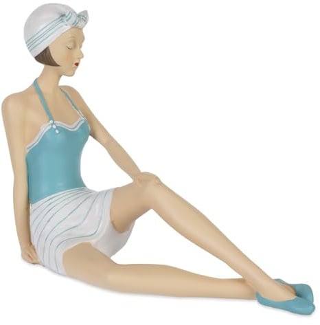 Dekofigur Frau im Retro Badeanzug aus Polyresin sitzend türkis weiß 19,5 x 7 x 15,5 cm - Maritime Vintage Figur für Bad Wohnzimmer Regal oder Fensterbank Sommerdeko