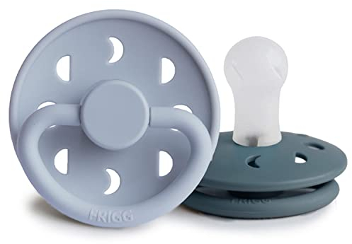 FRIGG Moon Phase Lot de 2 sucettes | Sucette en silicone | Sans BPA | Fabriqué au Danemark | Tétine Cerise Symétrique | (Powder Blue/Slate, Taille 1 (0-6 Mois))
