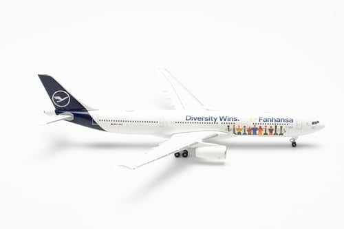 herpa Modellflugzeug Lufthansa A330 Fanhansa – Diversity Wins - D-AIKQ, Miniatur im Maßstab 1:500, Sammlerstück, Modell ohne Standfuß, Metall, Weiß
