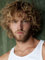 Qnbiar Herrenperücke blond kurze Layered Locken Perücke synthetische Halloween Party Cosplay Perücke mit Hut