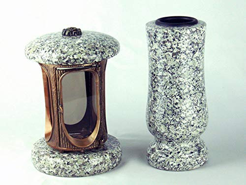 designgrab Grablampe aus messingfarbenem Aluminium in Antikoptik und Grabvase in Granit Schlesisch