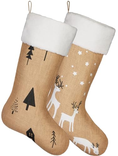 BRUBAKER 2er Set Weihnachtsstrumpf zum Befüllen und Aufhängen - Tannenbäume und Rentiere - 52 cm groß - Nikolausstrumpf für Weihnachten und Nikolaus - Weihnachtsdeko Weihnachtssocken aus Jute