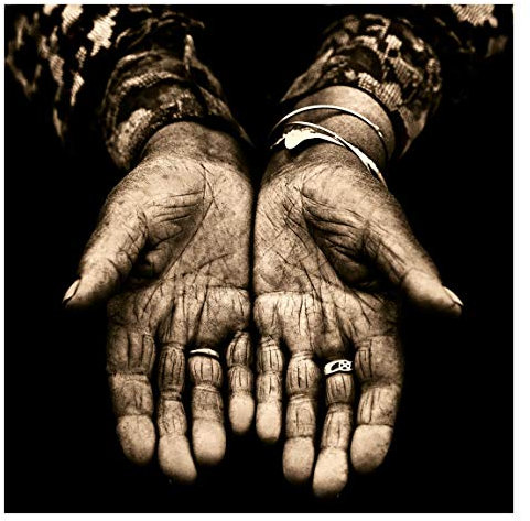 Fototapete geklebt - Indian Hands - Wandbild Quadrat 288x288 cm