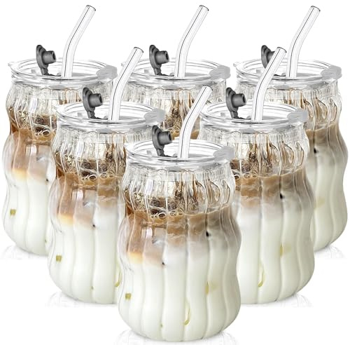 KEMORELA 6 Glasbecher mit Deckel & Glas Strohhalmen - 530ml gewelltes Design für Eiskaffee, Bubble Tea, Säfte - Klare geriffelte Trinkgläser, spülmaschinenfest - Ideal für Zuhause, Café, Partys