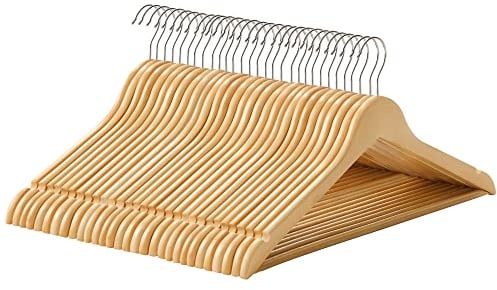 SONGMICS Perchas de Madera, 30 Unidades, con Ranuras en los Hombros, Barra para Pantalones Antideslizante y Gancho Giratorio 360°, para Camisas, Abrigos, Natural CRW031NL