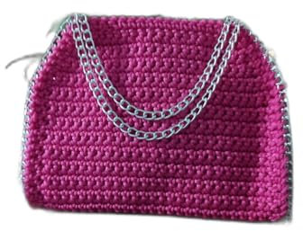 Borsa fucsia realizzata a mano all'uncinetto con manici e catena