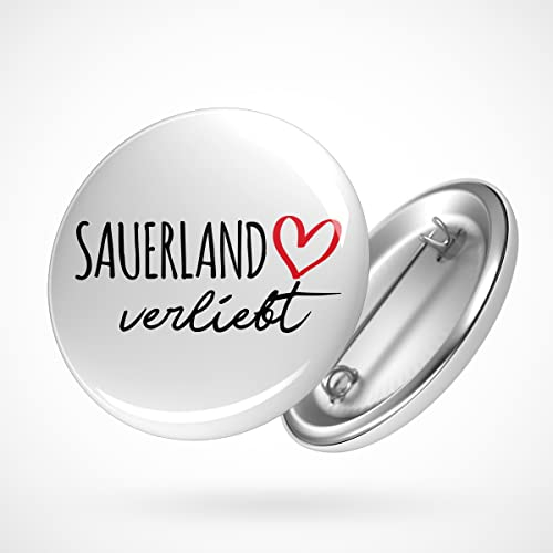 Huuraa Button Sauerland verliebt Ansteckbutton 25mm mit Namen deiner lieblings Region Geschenk Idee für Freunde und Familie