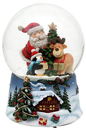 Dekohelden24 Schneekugel - Santa mit Rentier und Pinguin - auf blauem Sockel mit Weihnachtliche Winterlandschaft und Spielwerk, Melodie: White Christmas, Maße H/B/Ø Kugel: 14,5 x 10,5 cm Ø 10 cm.