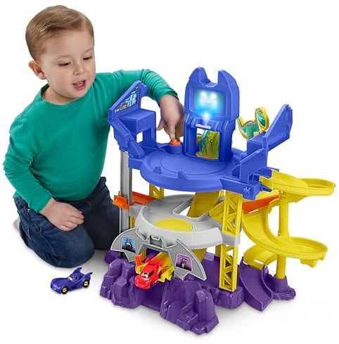 Fisher-Price DC Batwheels Spielzeugauto Rennstrecken-Spielset, Rennspaß Batcave mit Licht und Sound, Fahrzeuge Bam das Batmobil und Redbird, ab 3 Jahren, HRJ21