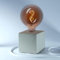 Home Designerlampe aus Beton, Nachttisch-Leuchte, Schreibtisch-Lampe oder für den Boden, Cube-Lampe als Geschenk, Harmonische Beleuchtung, Als LED Lampe für jeden Raum, Mit farbigem Textilkabel Weiß