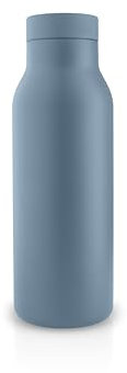 EVA SOLO | Urban Isolierflasche 0,5 l Staubiges Blau | Isolierflasche mit Praktischen Klickdeckels | Doppelwandigen Isolierbecher | Eignet für Warme & Kalte Getränke | Dänisches Design | Dusty Blue